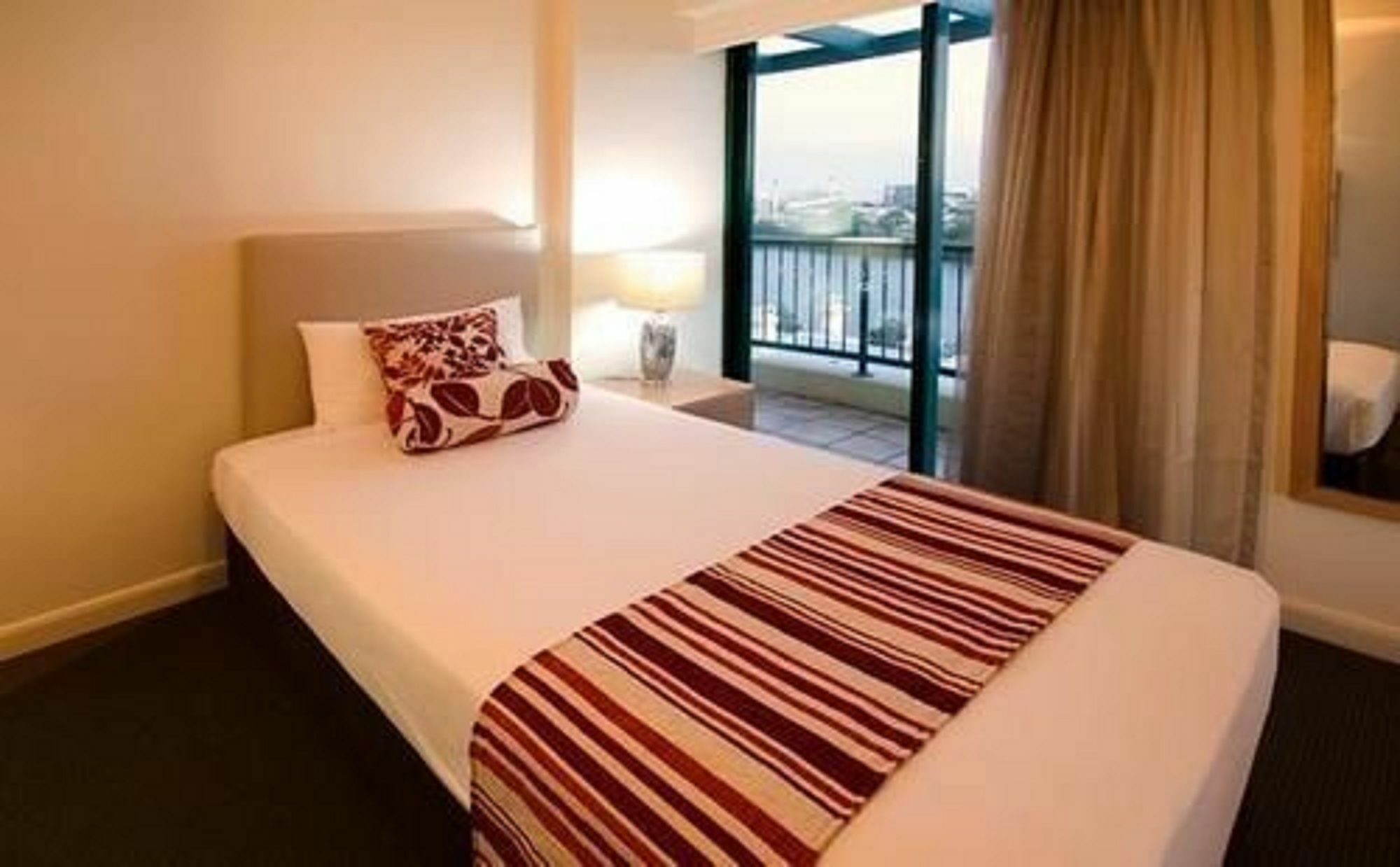 Central Cosmo Apartment Hotel Brisbane Exterior foto